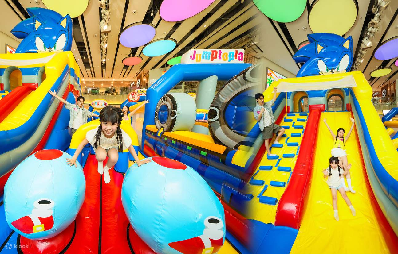 Ensuite, dirigez-vous vers le « Supersonic Trailblaze » et lancez-vous sur le toboggan exaltant de 4 mètres de haut — ressentez le frisson et l'excitation en dévalant à toute vitesse !